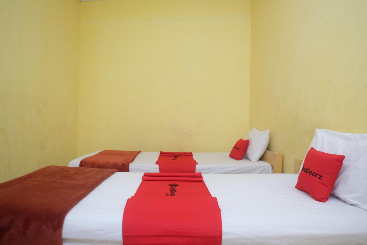 Reddoorz Near Pelabuhan Nusantara Parepare ภายนอก รูปภาพ