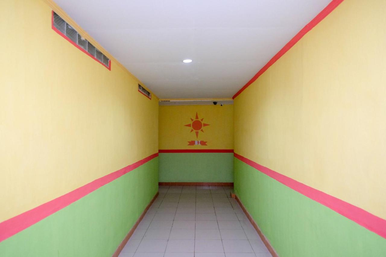 Reddoorz Near Pelabuhan Nusantara Parepare ภายนอก รูปภาพ