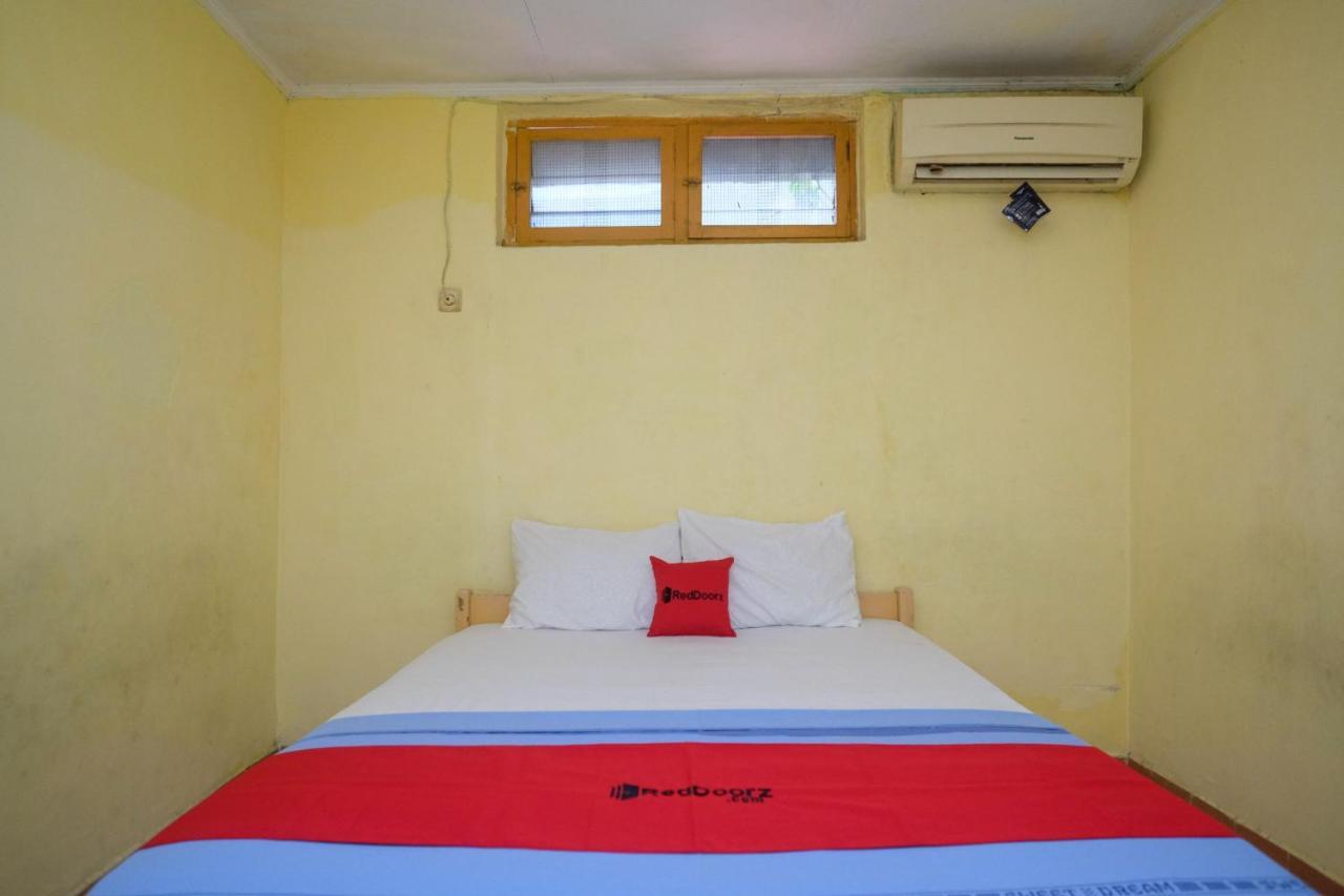 Reddoorz Near Pelabuhan Nusantara Parepare ภายนอก รูปภาพ