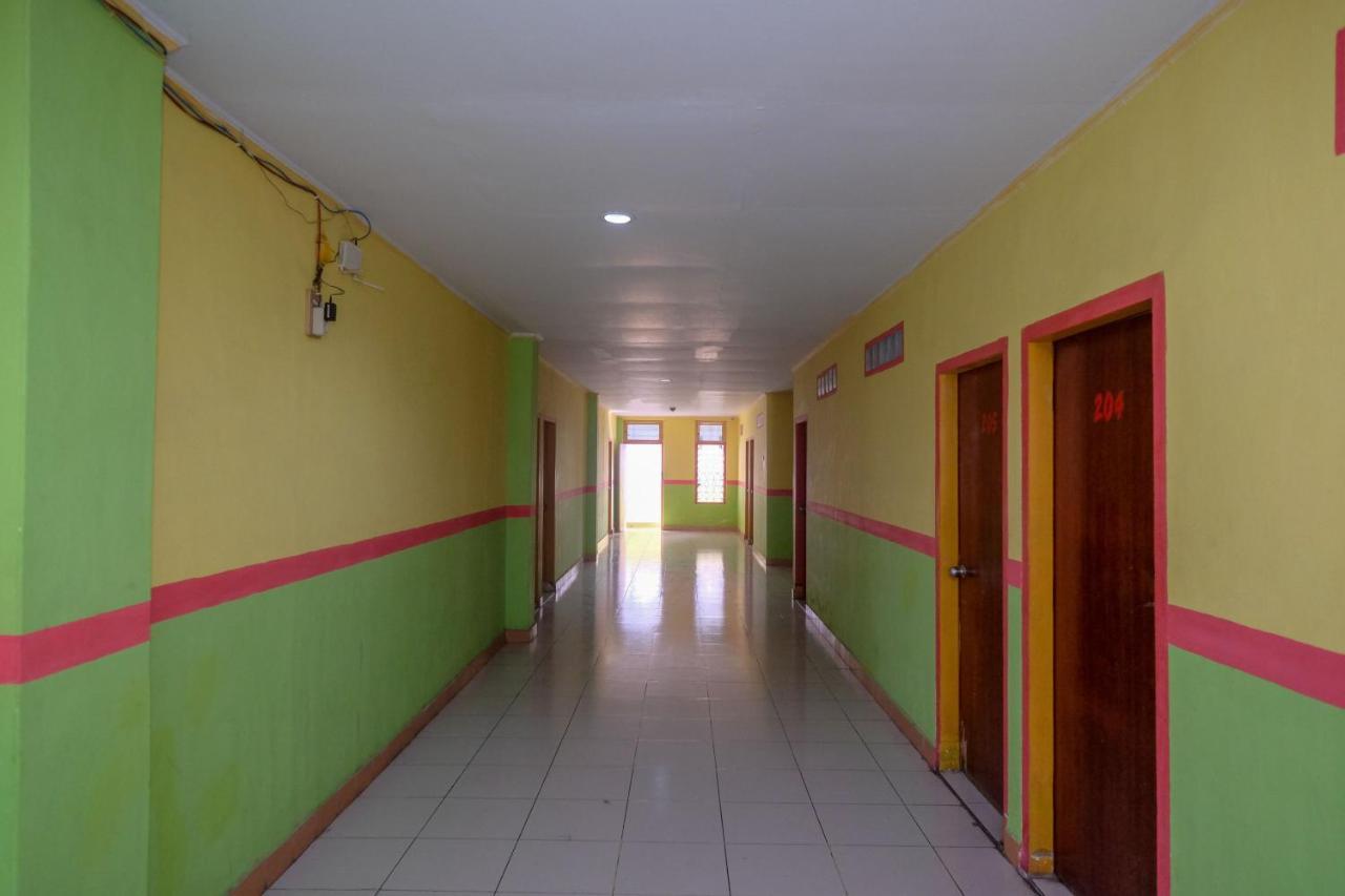 Reddoorz Near Pelabuhan Nusantara Parepare ภายนอก รูปภาพ