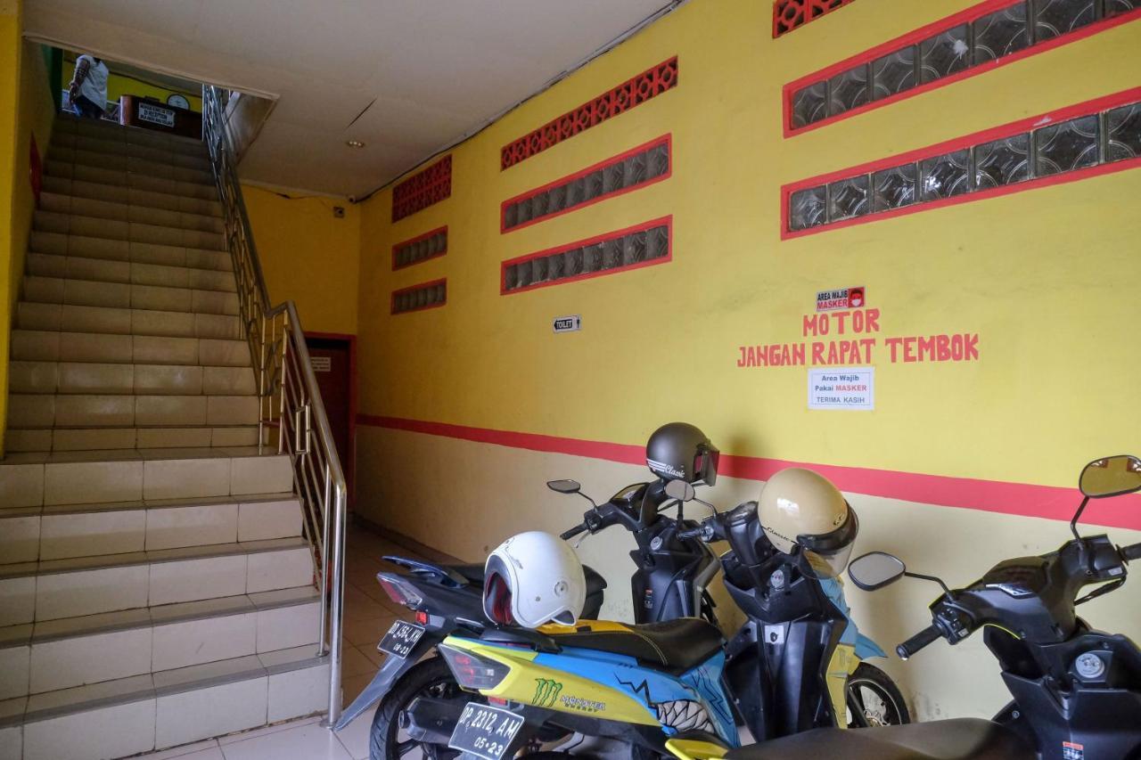 Reddoorz Near Pelabuhan Nusantara Parepare ภายนอก รูปภาพ