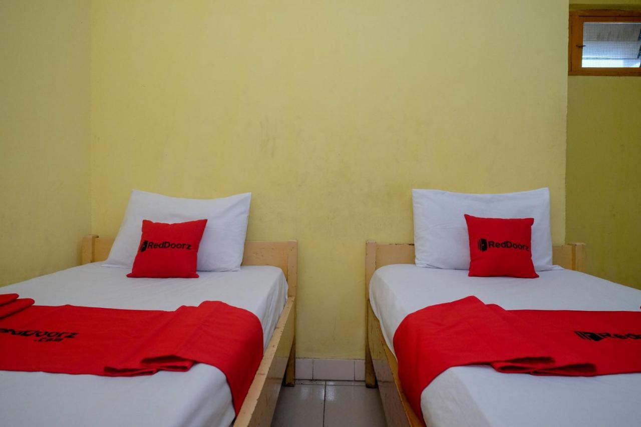 Reddoorz Near Pelabuhan Nusantara Parepare ภายนอก รูปภาพ